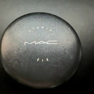 MAC Studio Fix Powder Plus Foundation NC25
